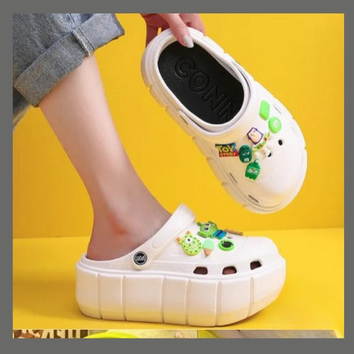 Estilo Crocs con Pin Toy Story
